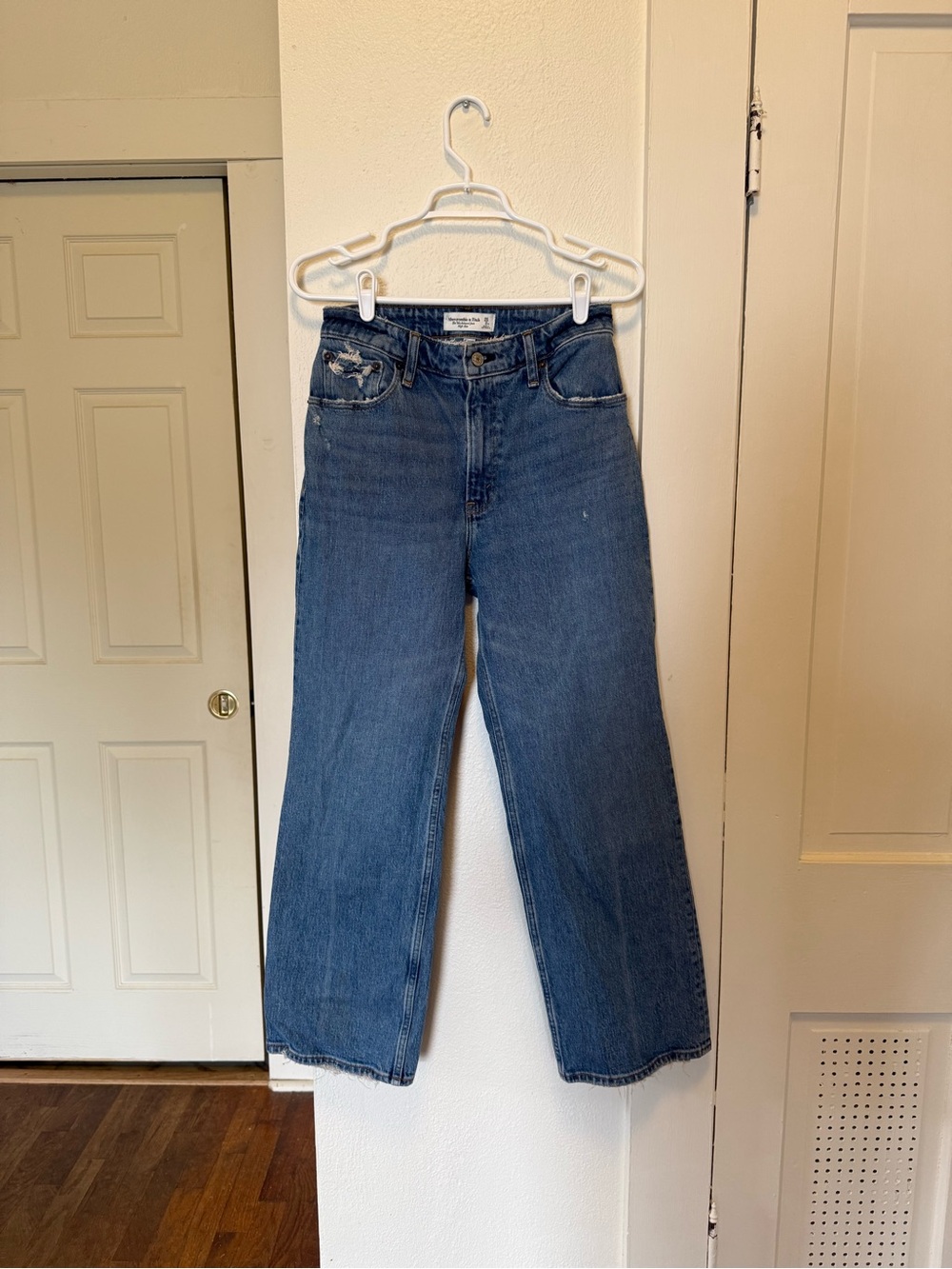 Abercrombie & Fitch High-Rise Wide-Leg Jeans in Medium Blue Wash